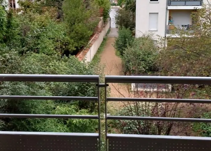 Bel Appartement Type F2 Vaux En Velin Village 69120